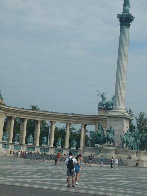 Hősök tere = Heroes' square 