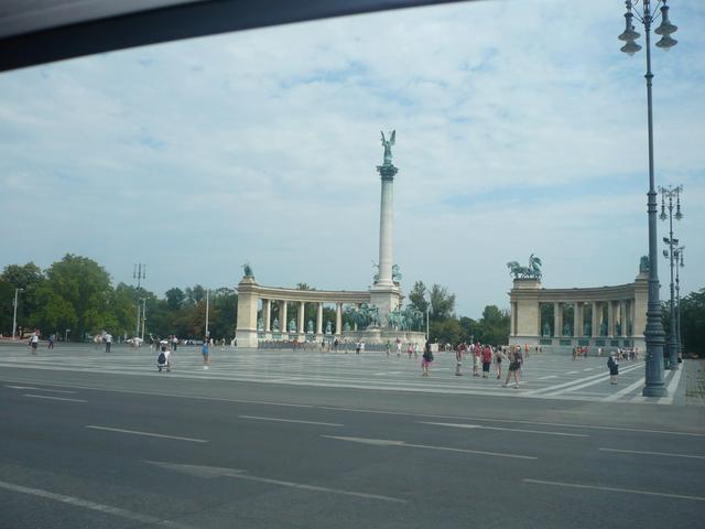 Hősök tere = Heroes' square 