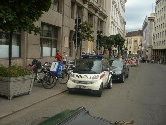 Eins Zwei Polizei :)))))