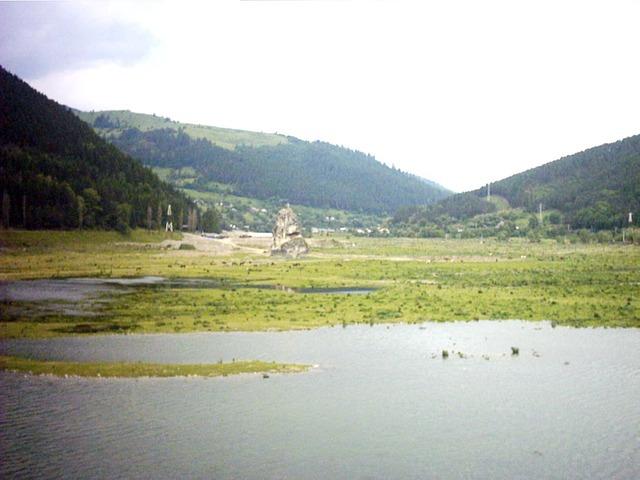 piatra-dracului-poiana-teiului-vedere-de-pe-viaduct1