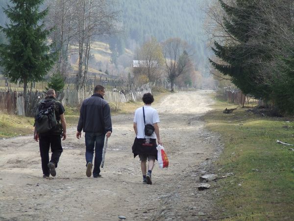 Lungul drum de intoarcere la masina - Petrica, Gabi, Remus